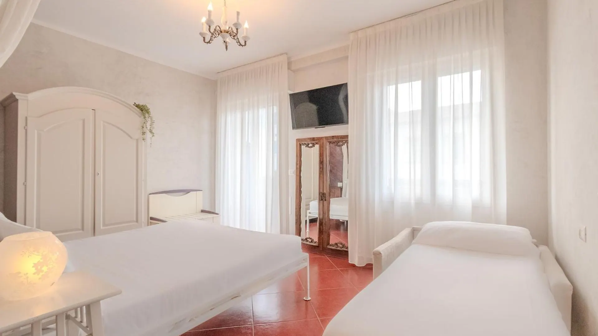 Apartament Suites Train Station Mestre Włochy