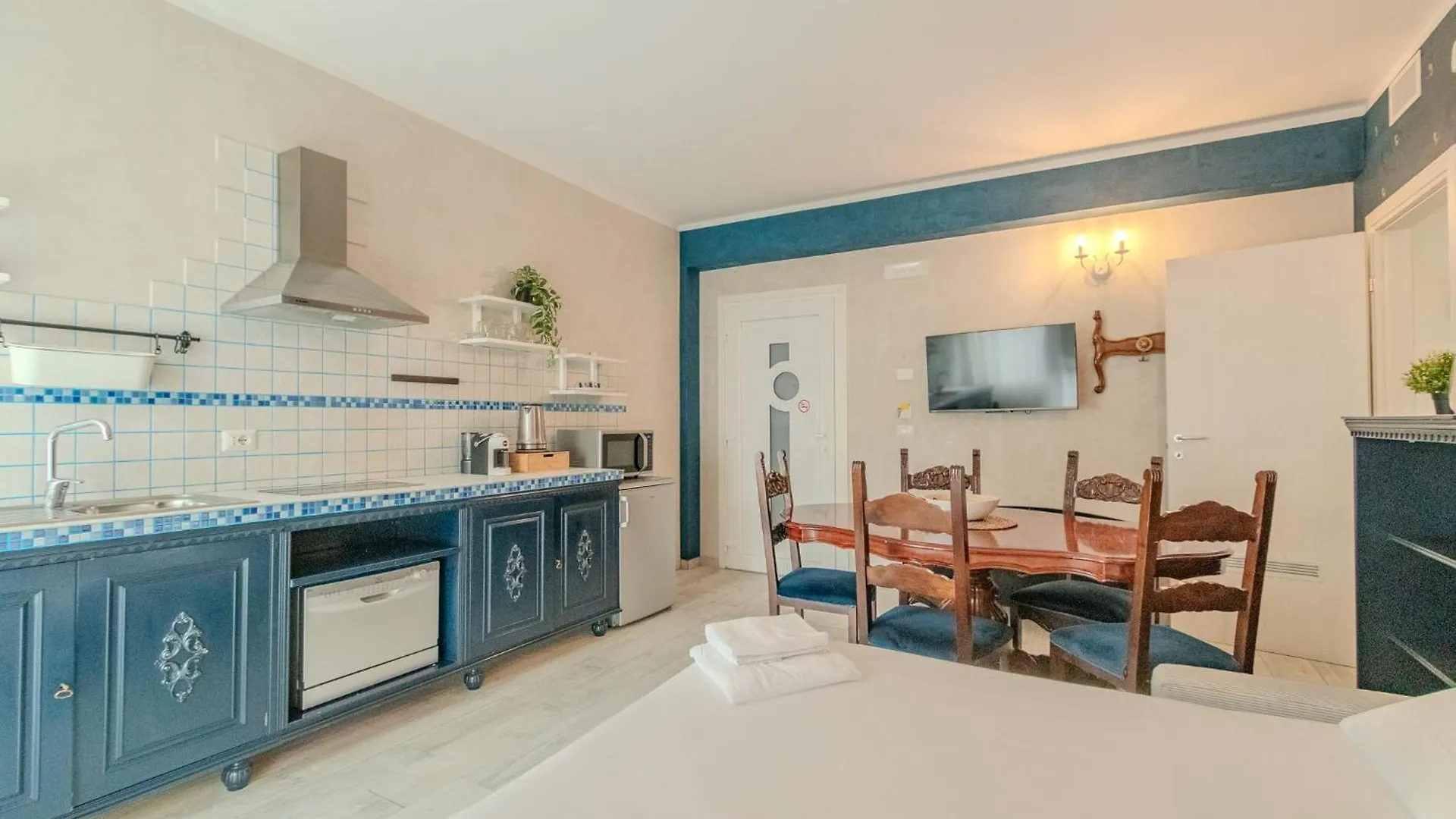 Suites Train Station Mestre Apartment